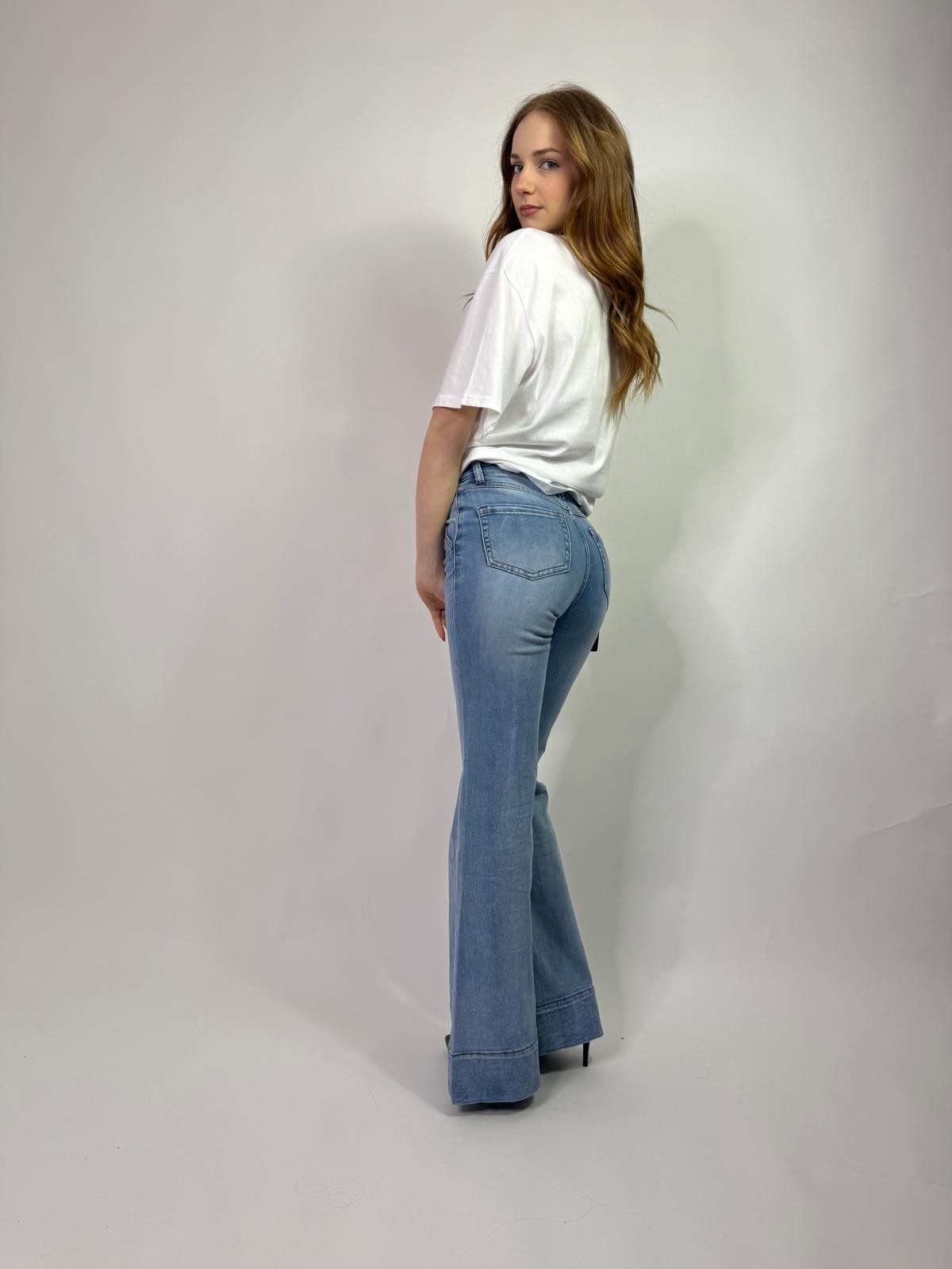 Jeans a zampa con finto svoltino