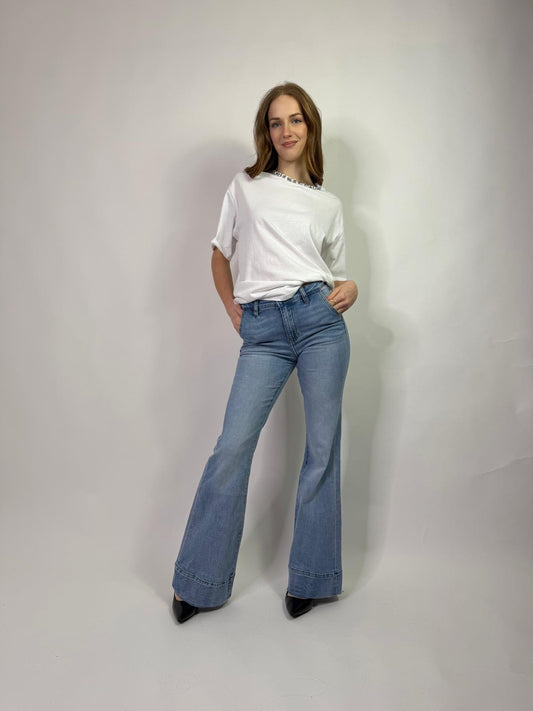 Jeans a zampa con finto svoltino