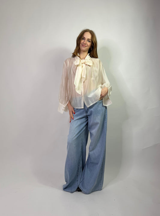 Camicia semi trasparente con fiocco