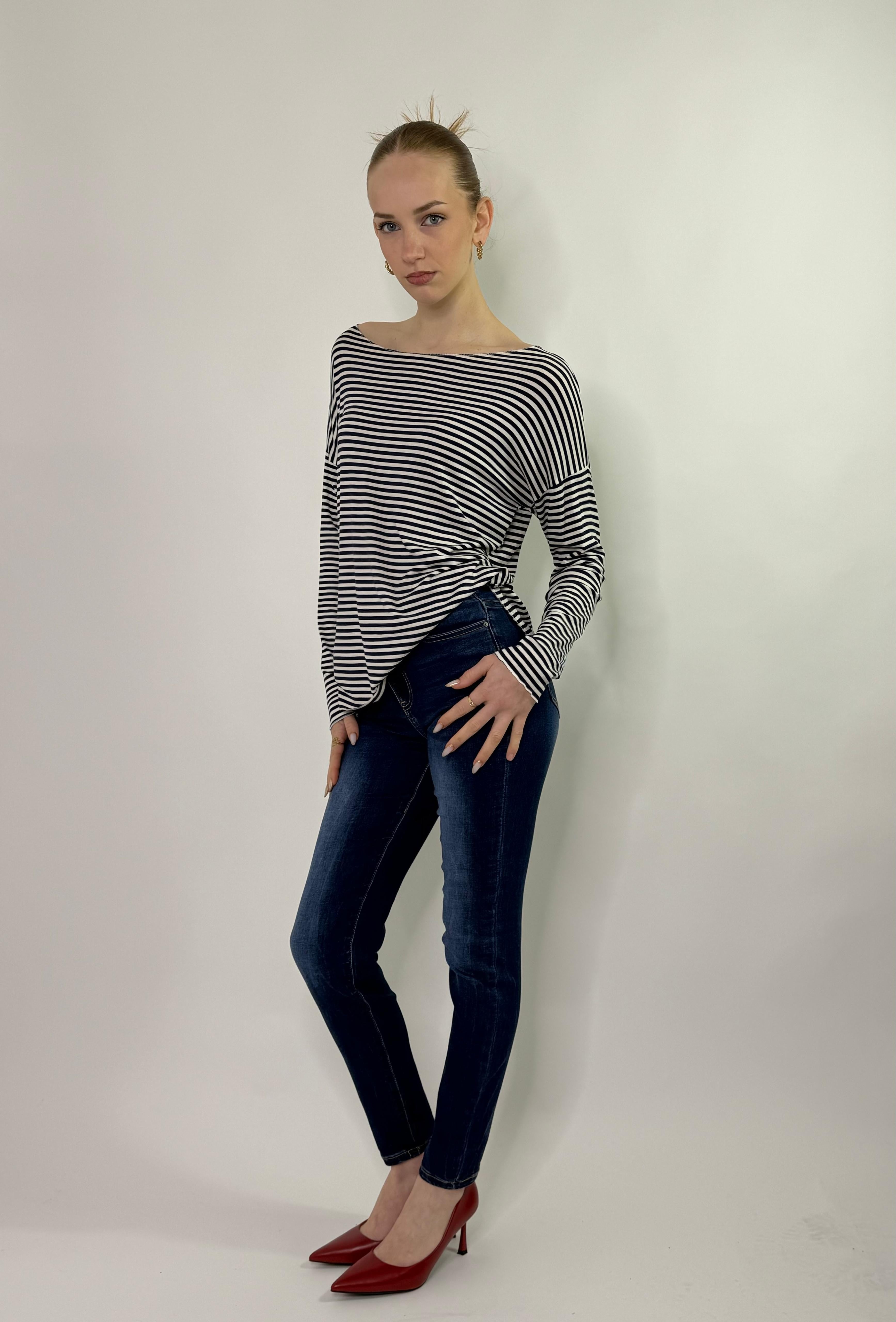 Maglia a righe con spacco laterali