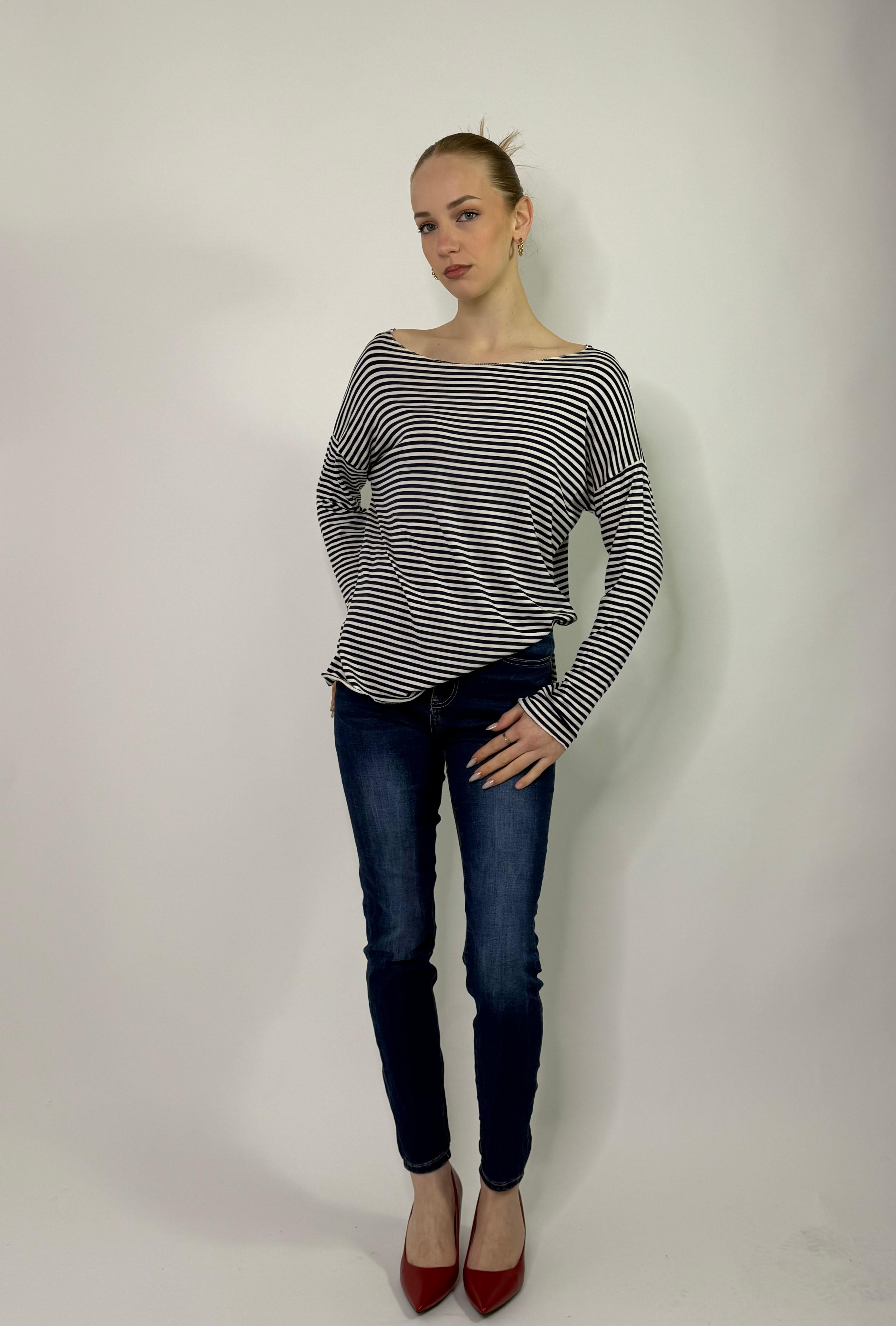 Maglia a righe con spacco laterali