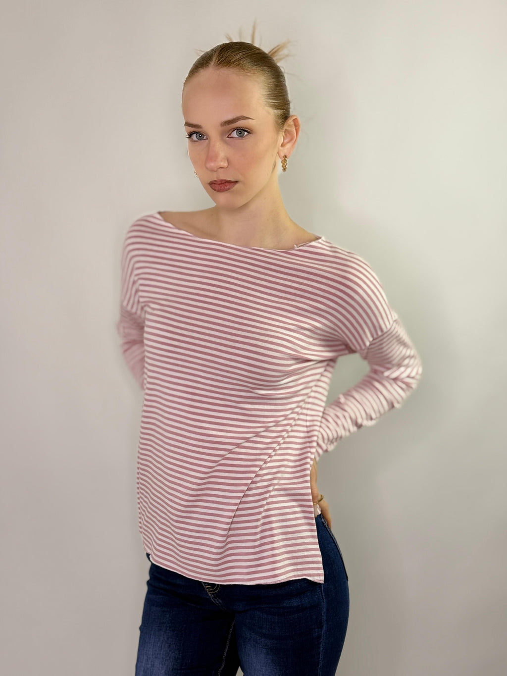 Maglia a righe con spacco laterali