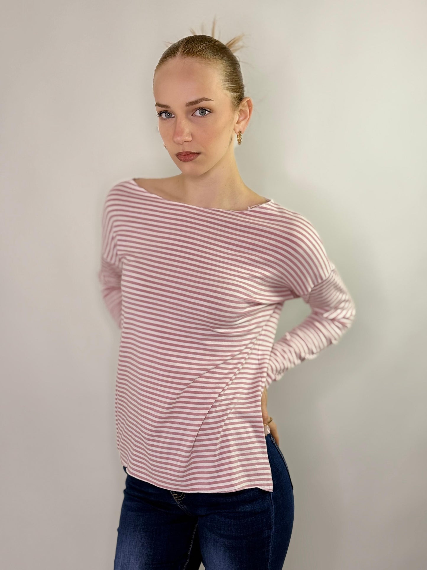 Maglia a righe con spacco laterali