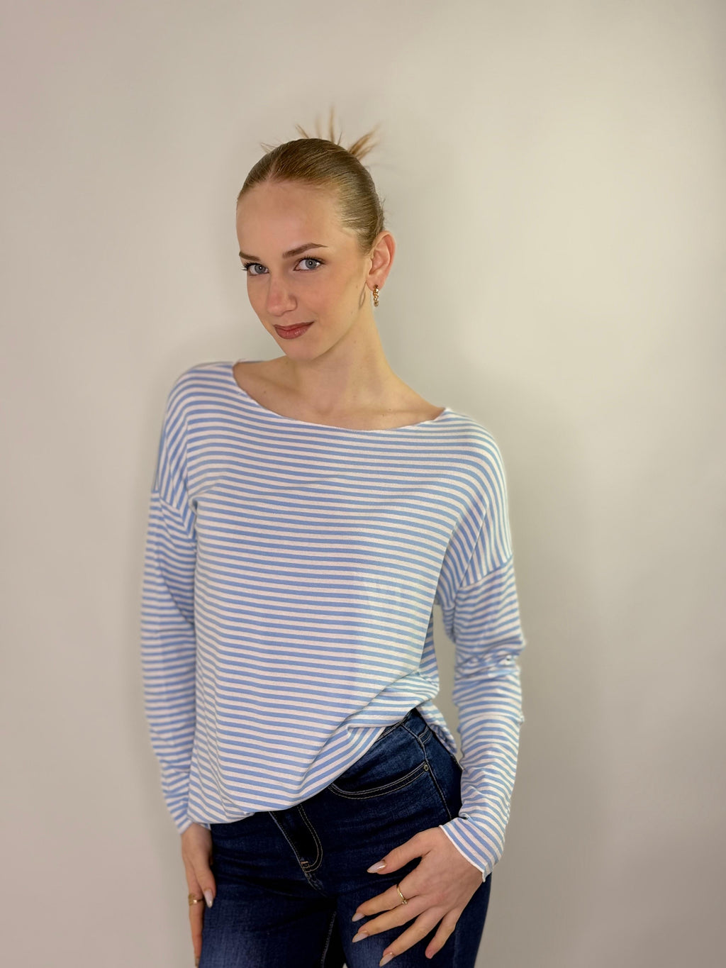 Maglia a righe con spacco laterali