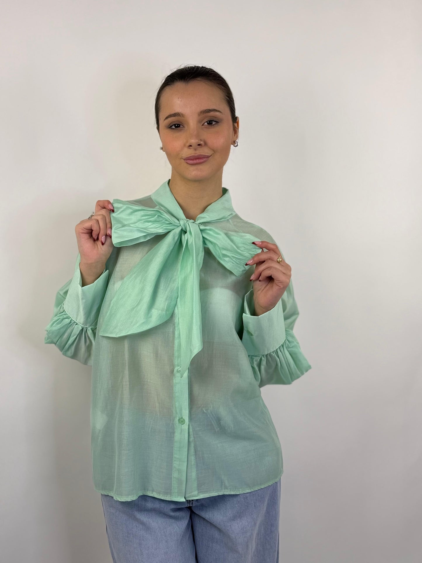 Camicia trasparente con fiocco