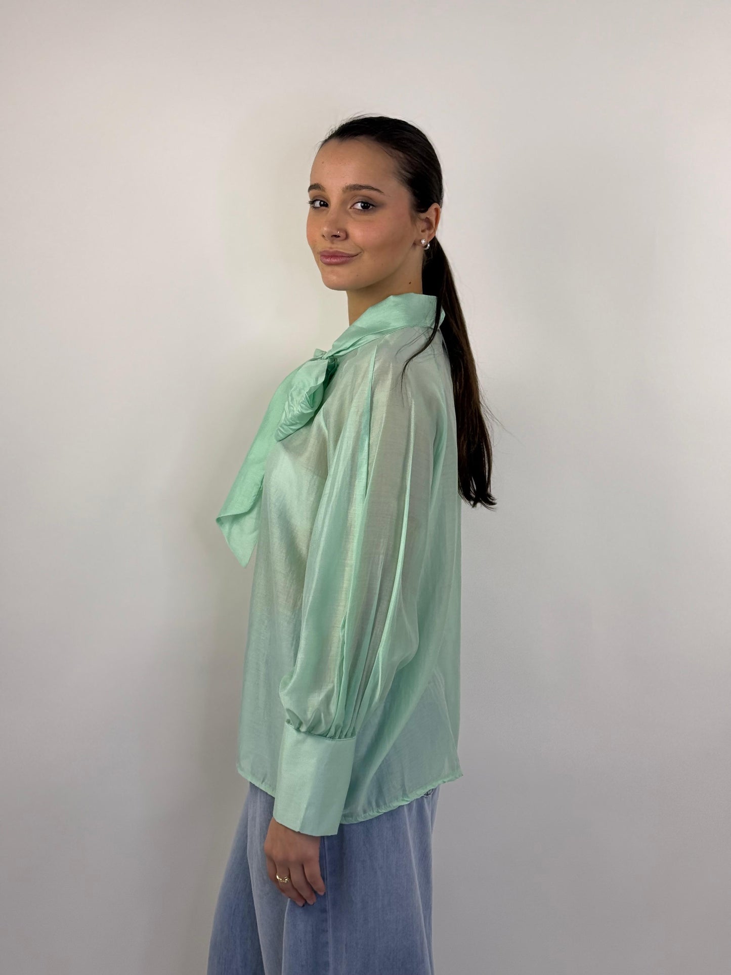 Camicia trasparente con fiocco