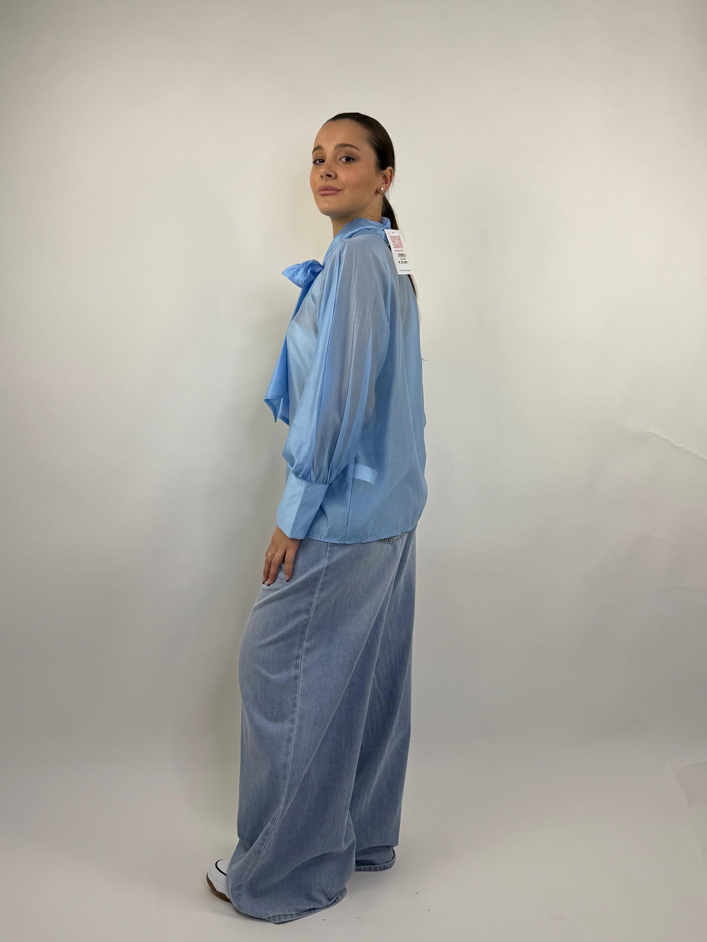 Camicia trasparente con fiocco