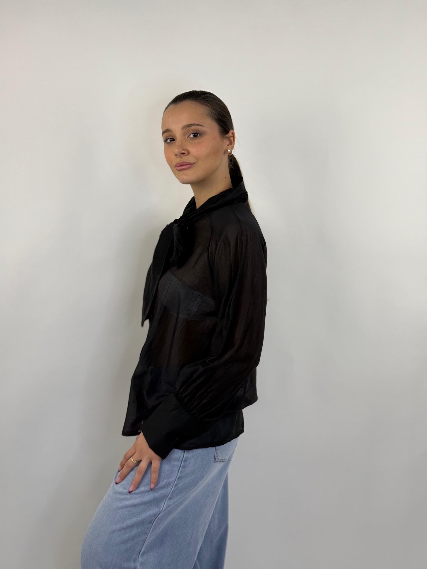 Camicia trasparente con fiocco