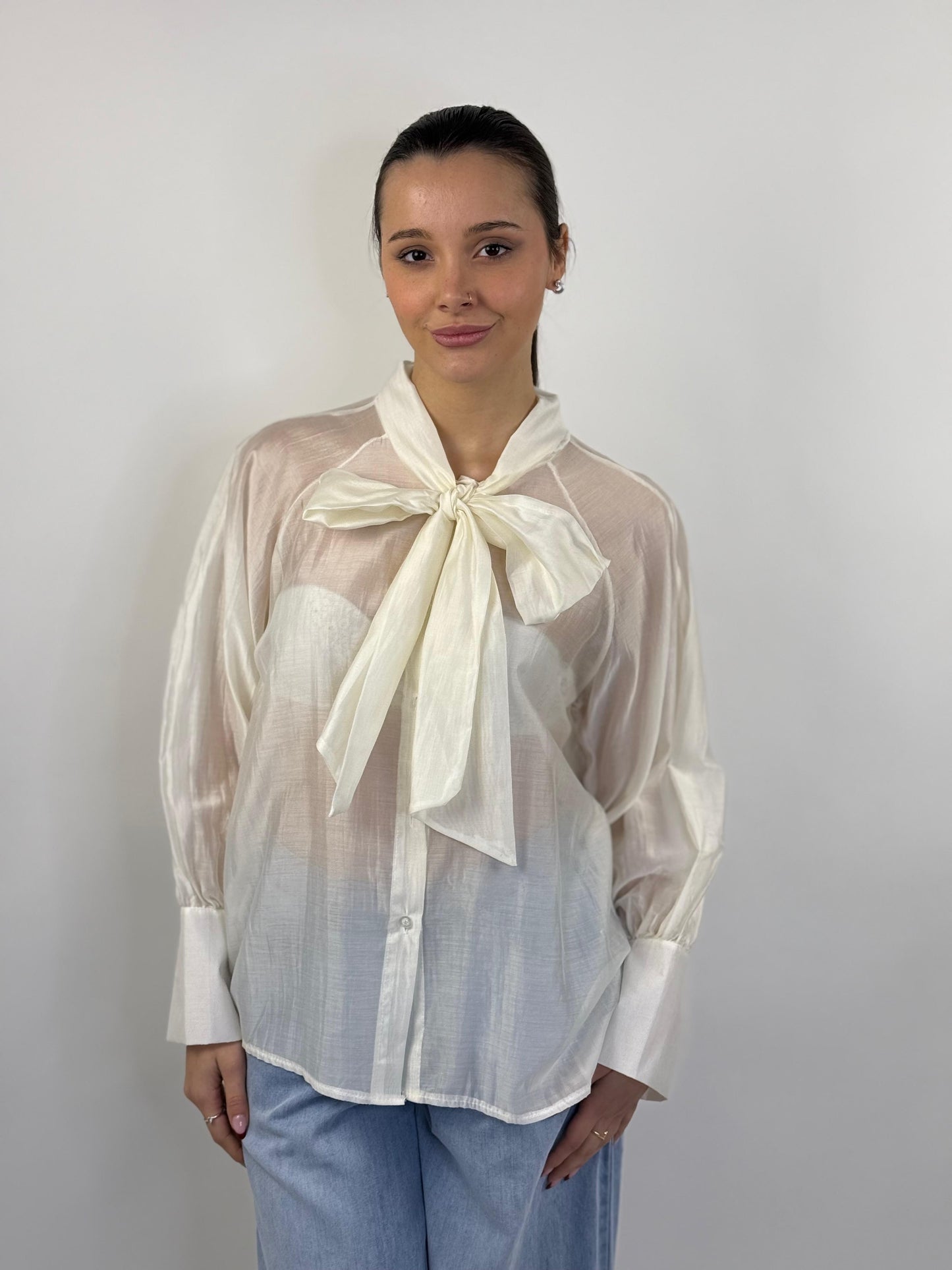 Camicia trasparente con fiocco