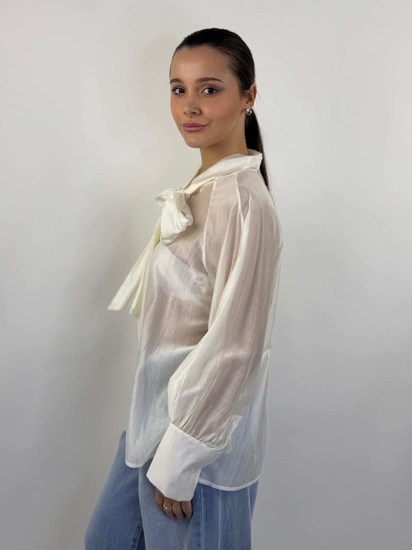 Camicia trasparente con fiocco