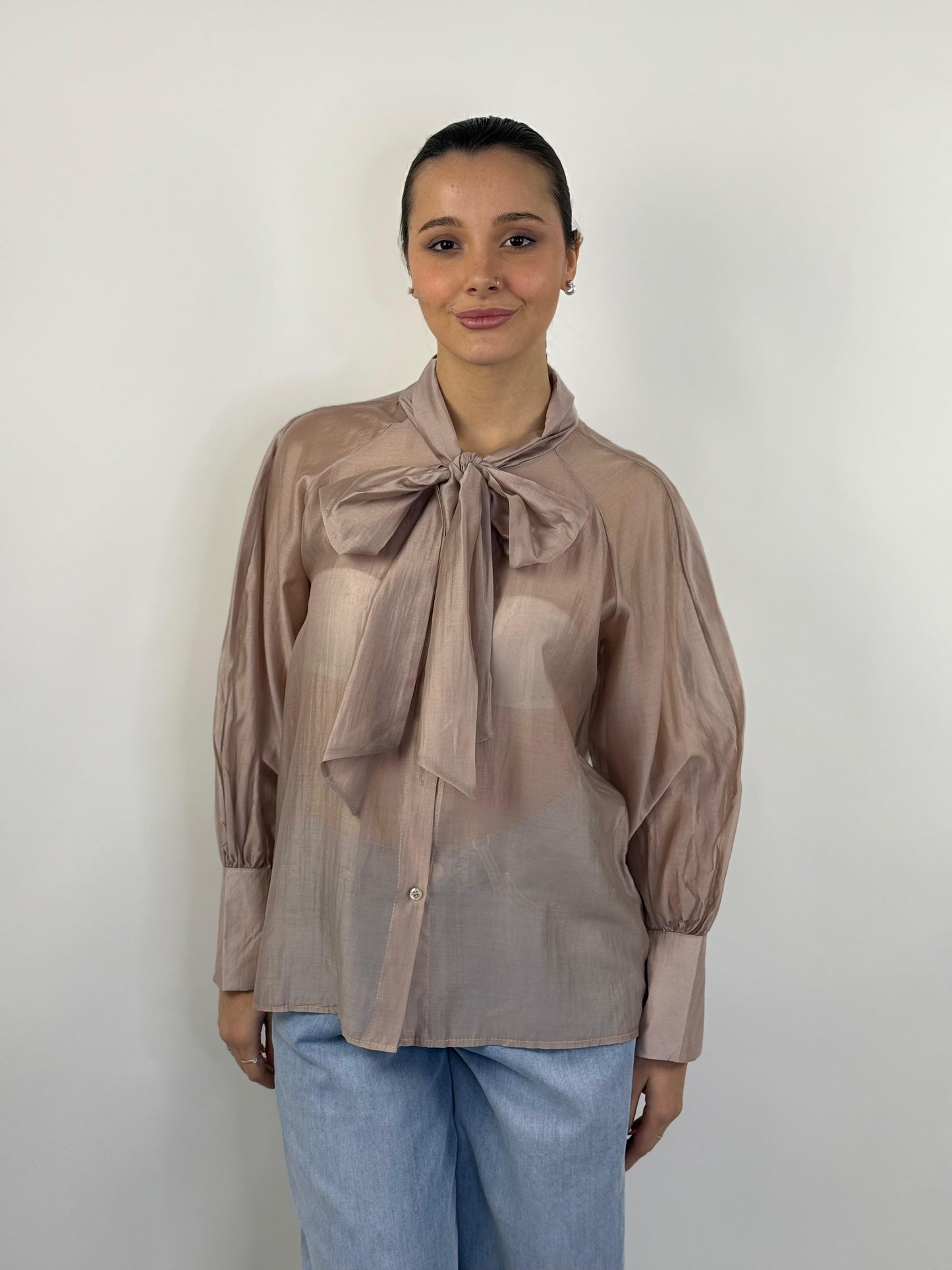 Camicia trasparente con fiocco