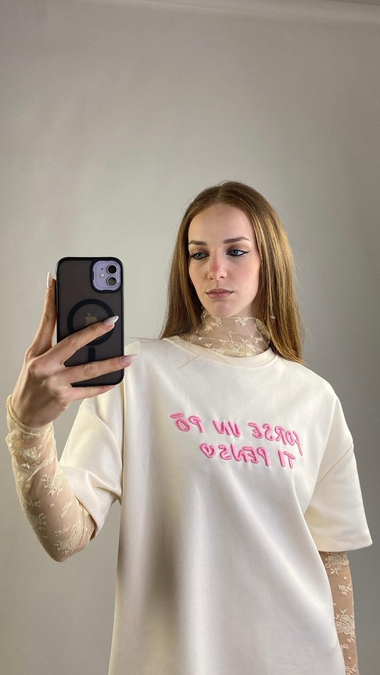 T-shirt con scritta Lumina