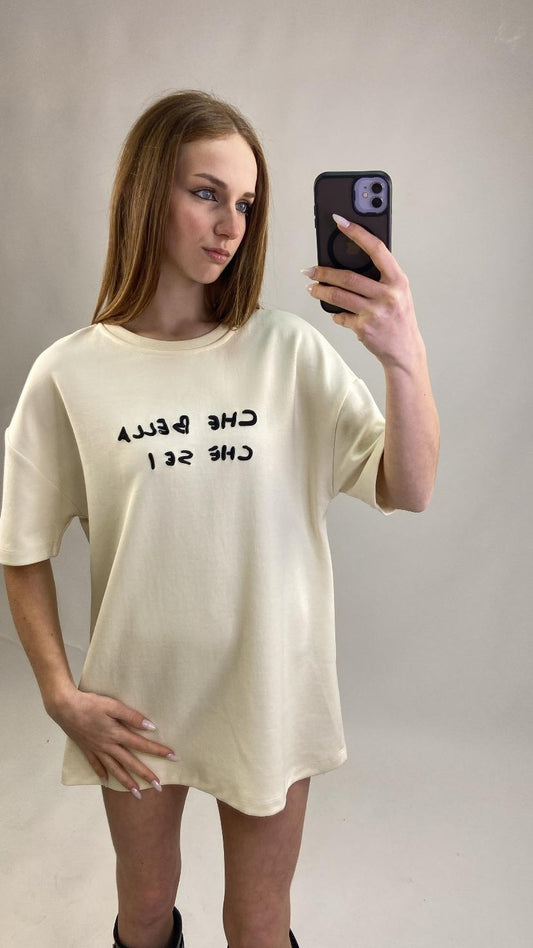 T-shirt con scritta Bella che sei