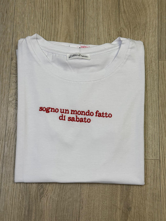 T-shirt con scritte ricamate