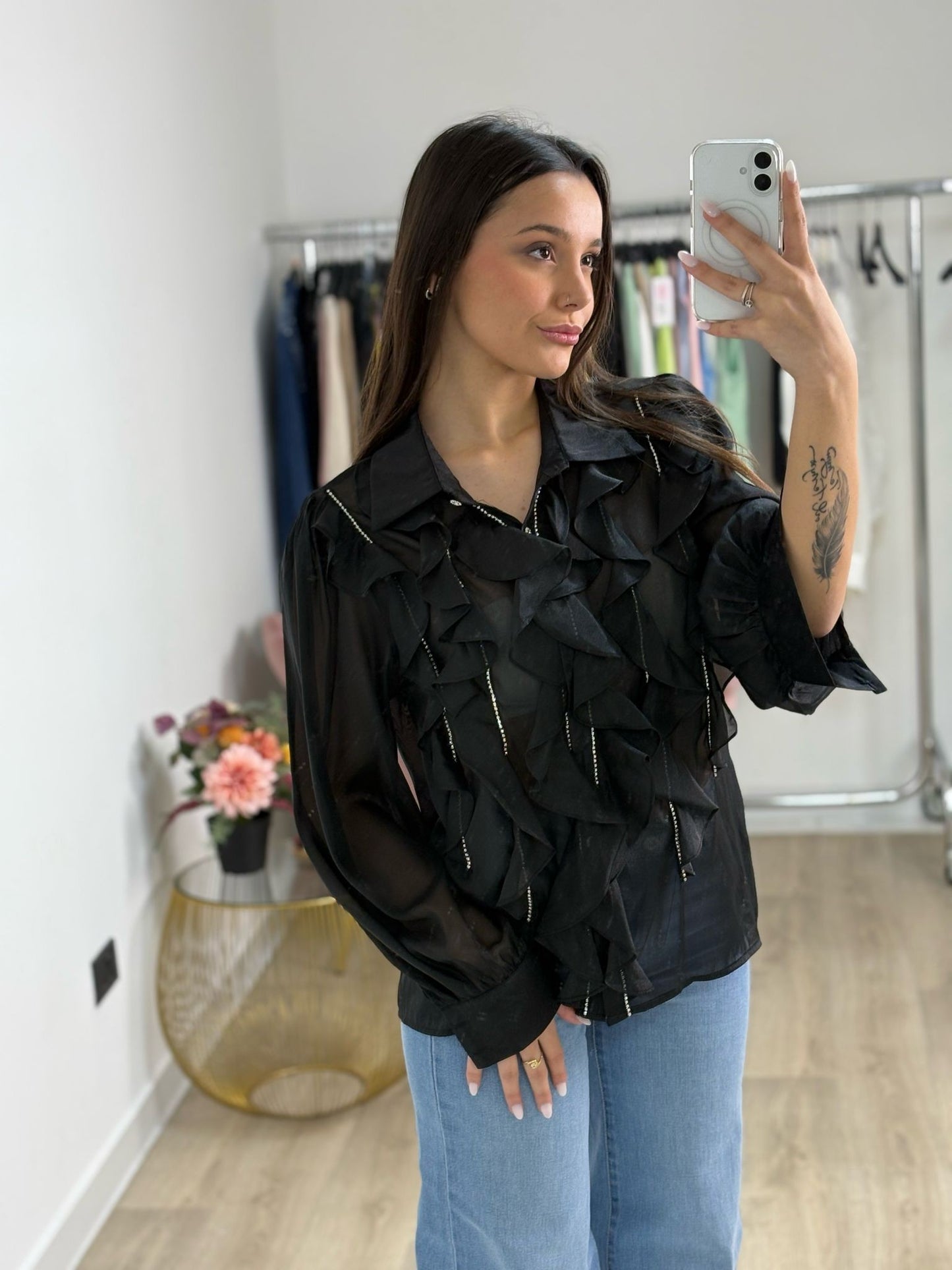 Camicia con volant trasparente