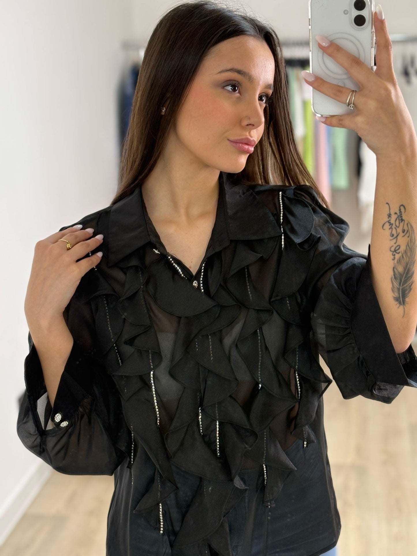 Camicia con volant trasparente