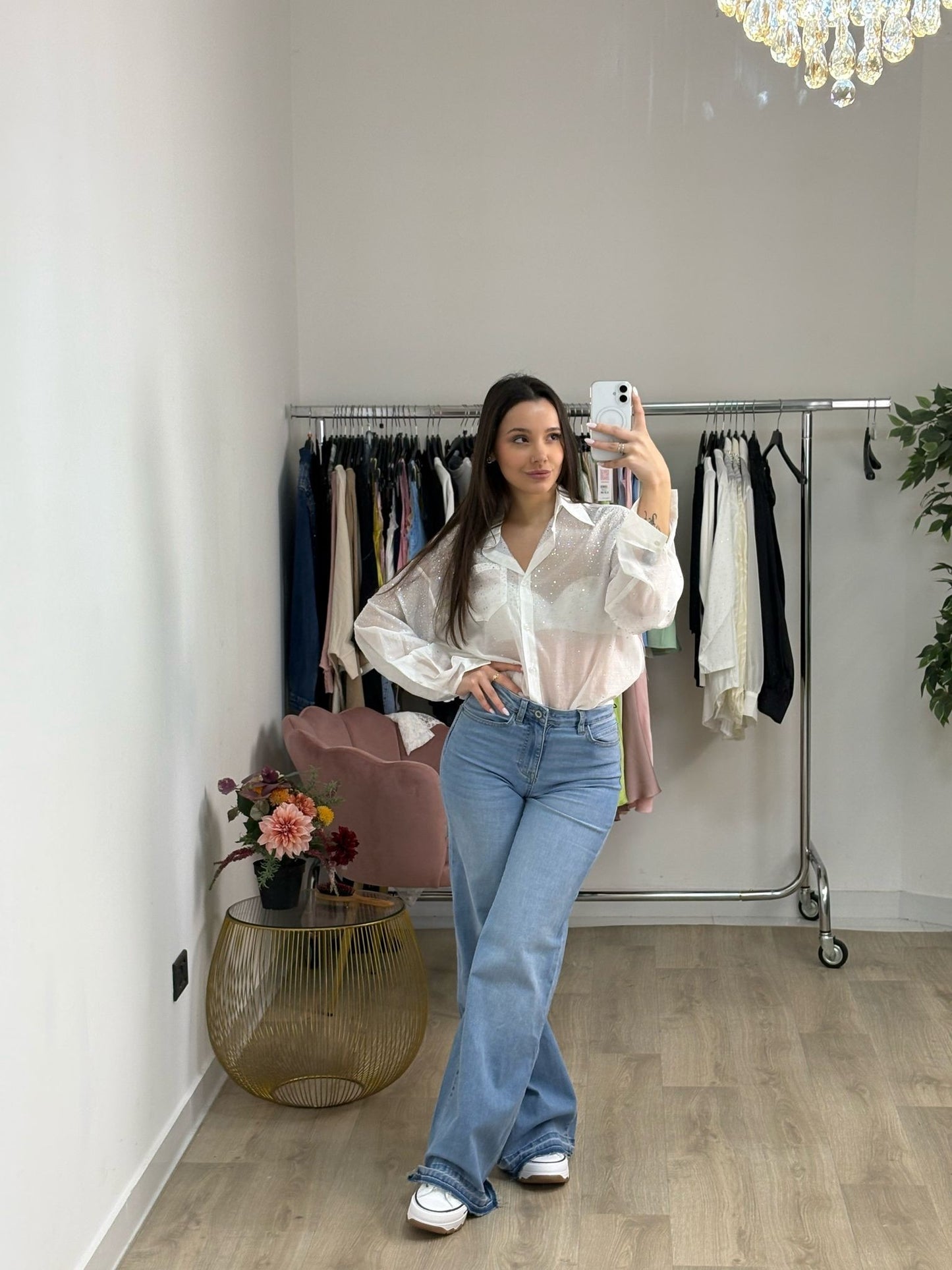 Camicia con volant trasparente