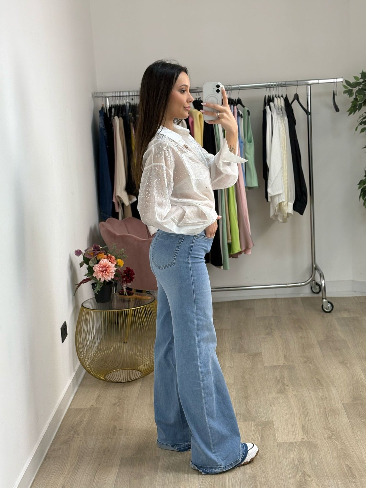 Camicia con volant trasparente
