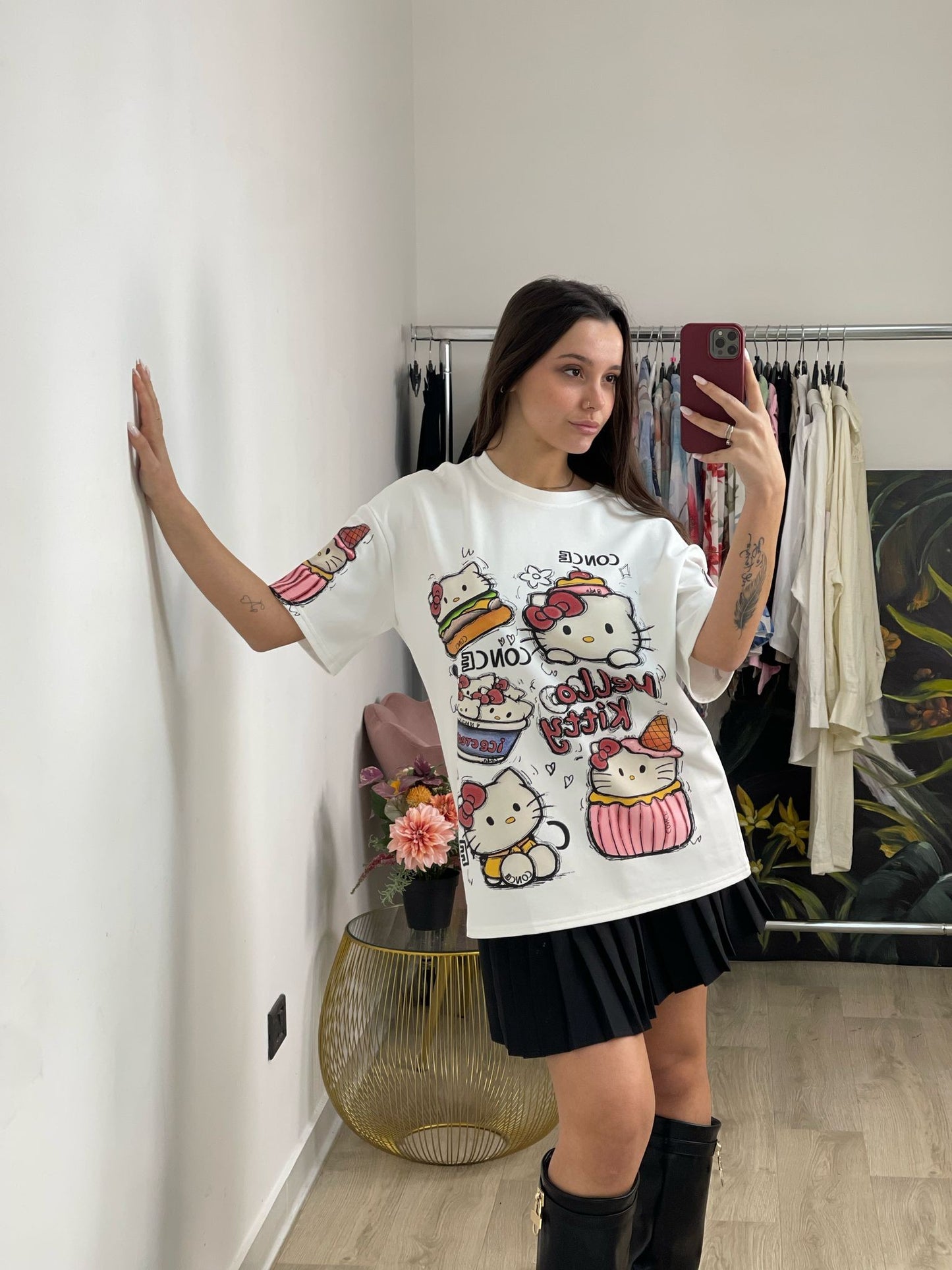 T-shirt Kitty over