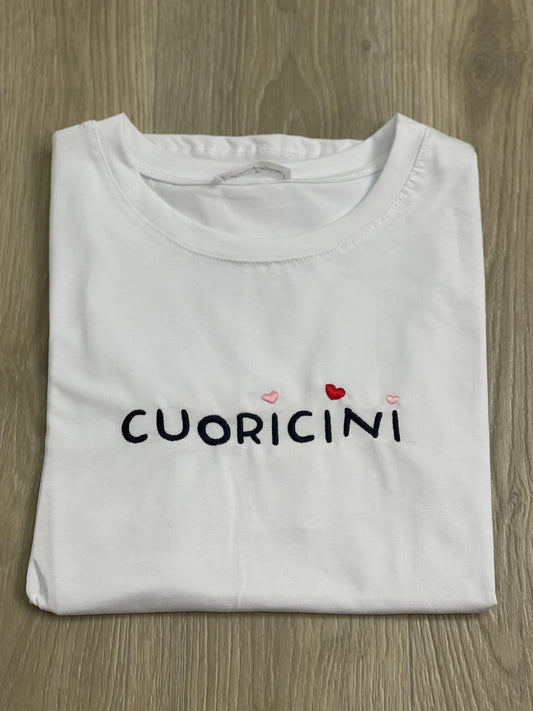 T-shirt con scritte ricamate 3.0