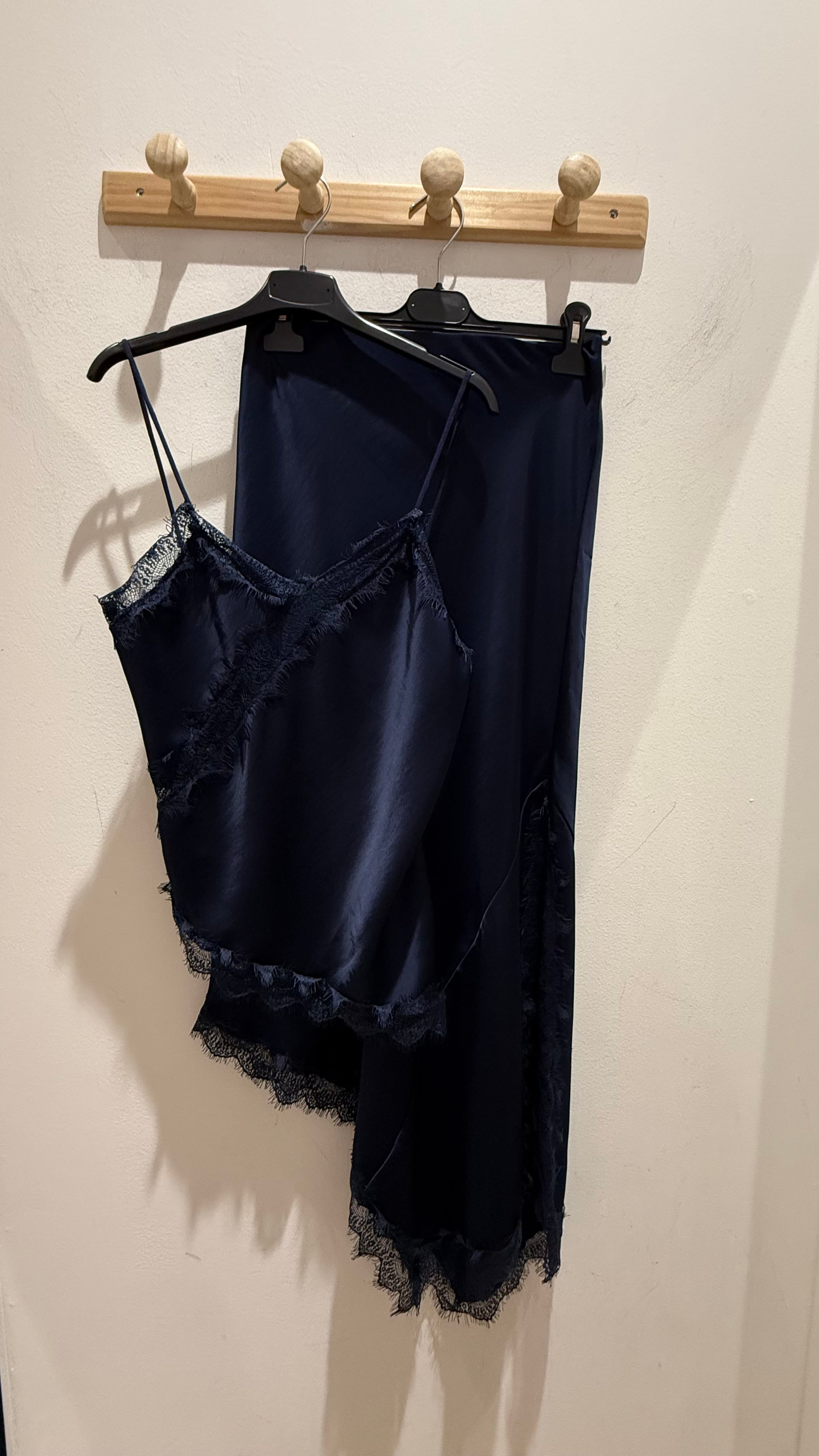 Gonna raso con pizzo