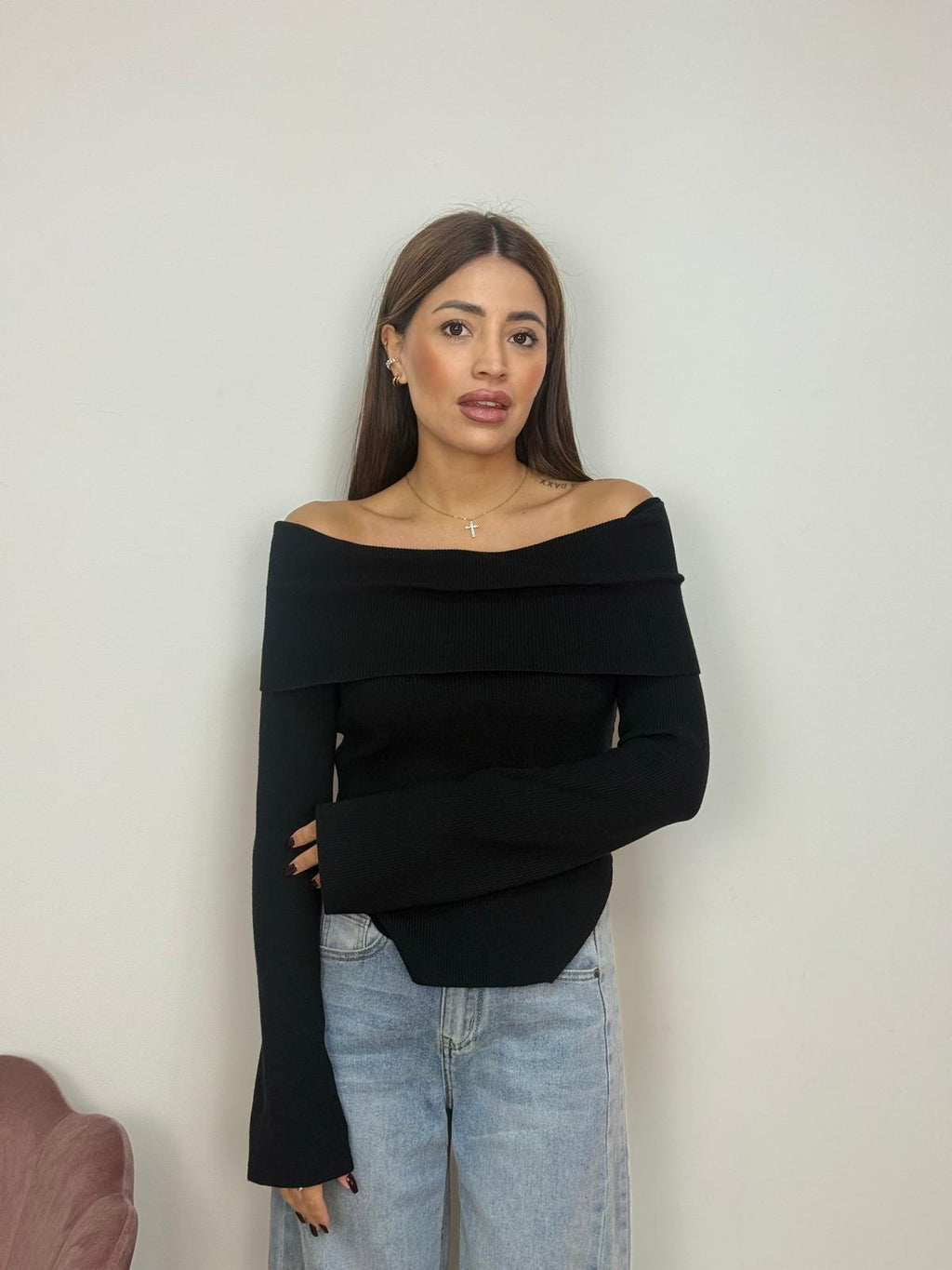 Maglia Off-Shoulder con Spacco Laterale