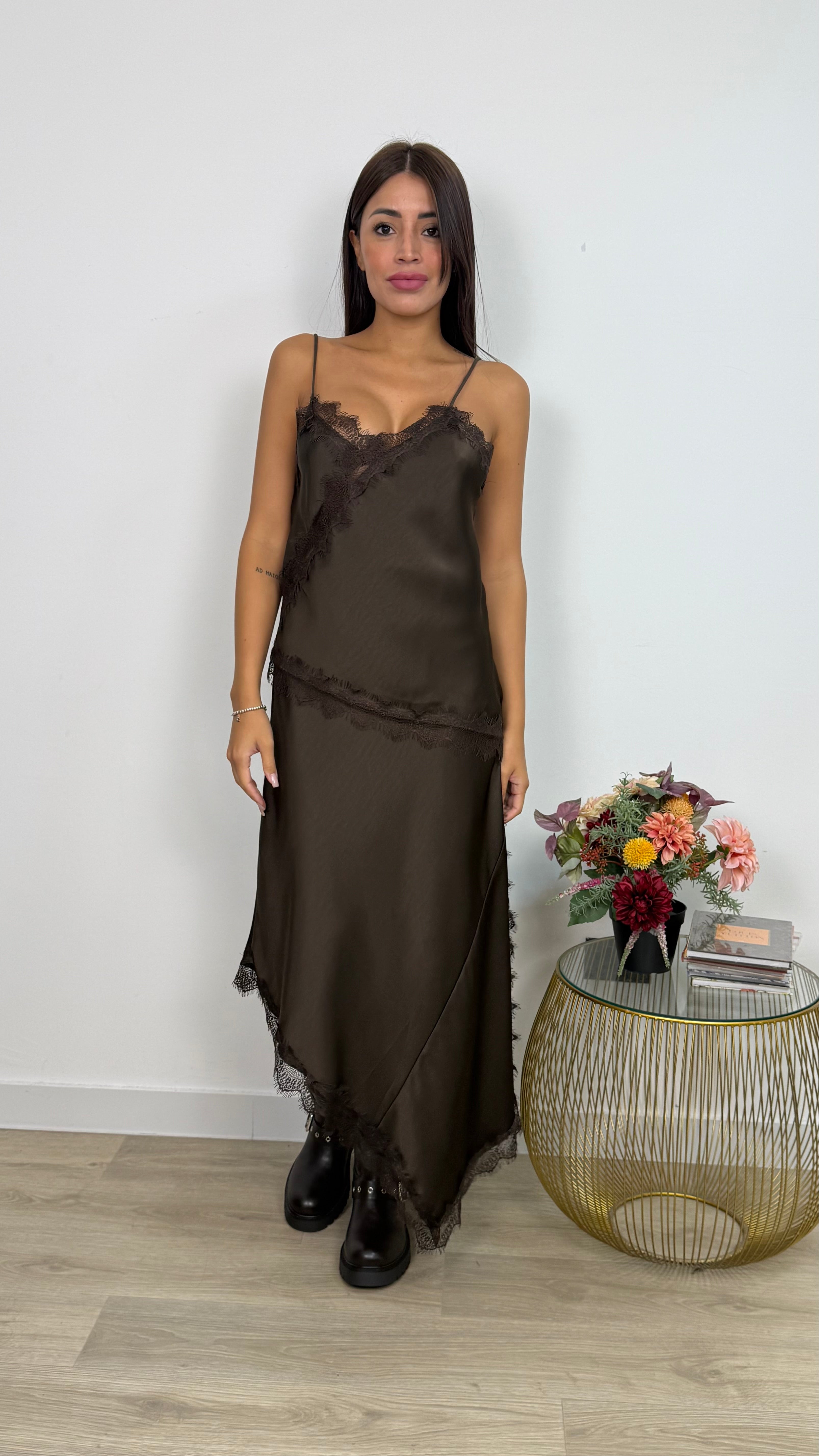 Gonna raso con pizzo