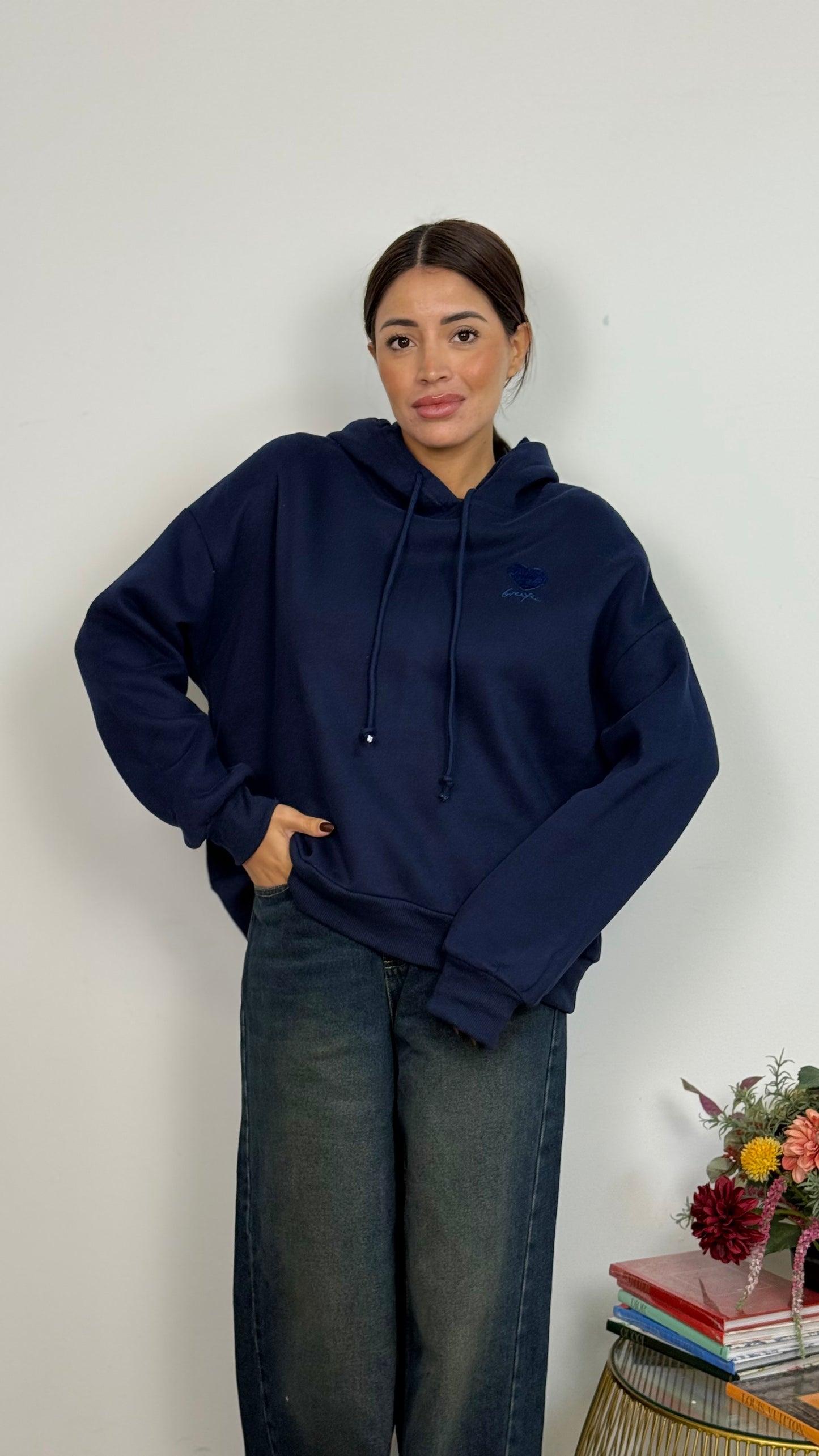 Hoodie Felpato con Cuore Ricamato