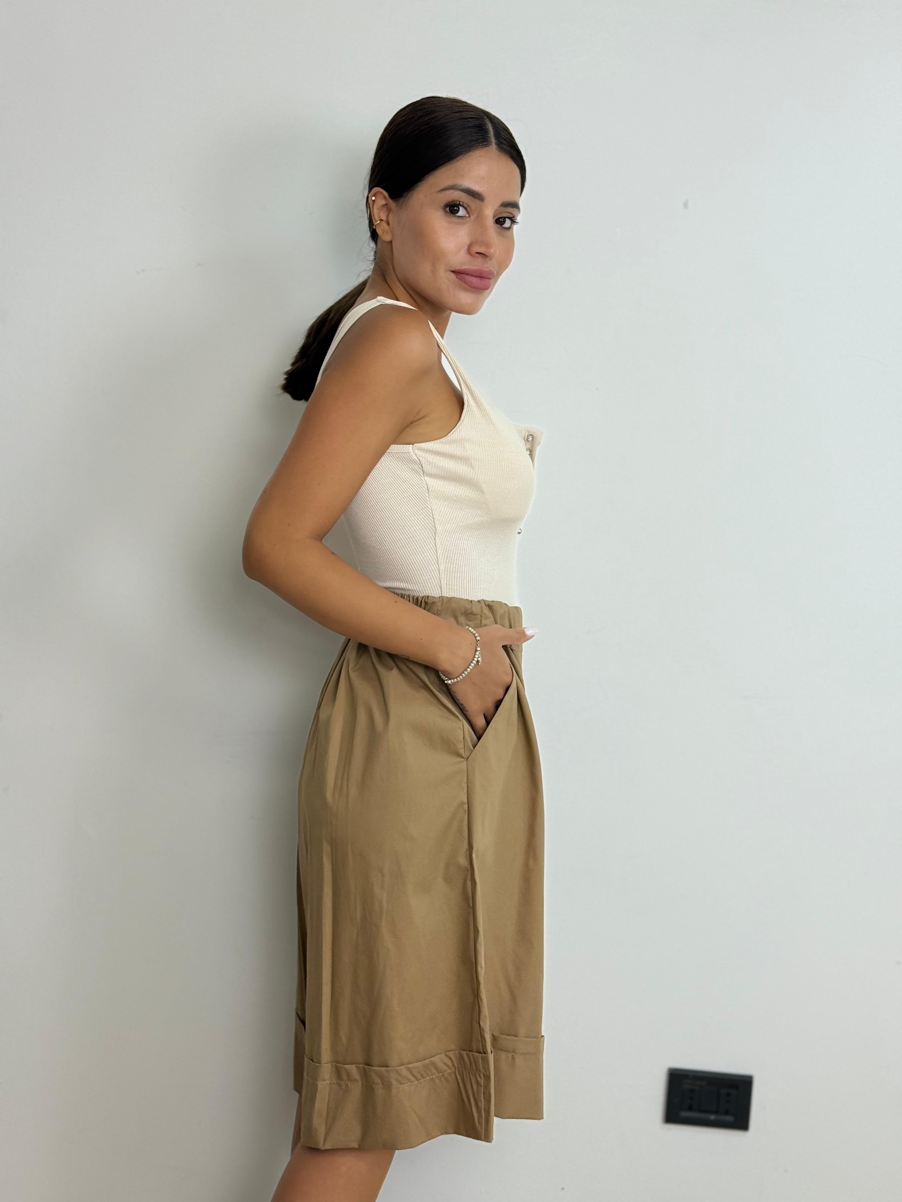 Canottiera con bottoni cristal