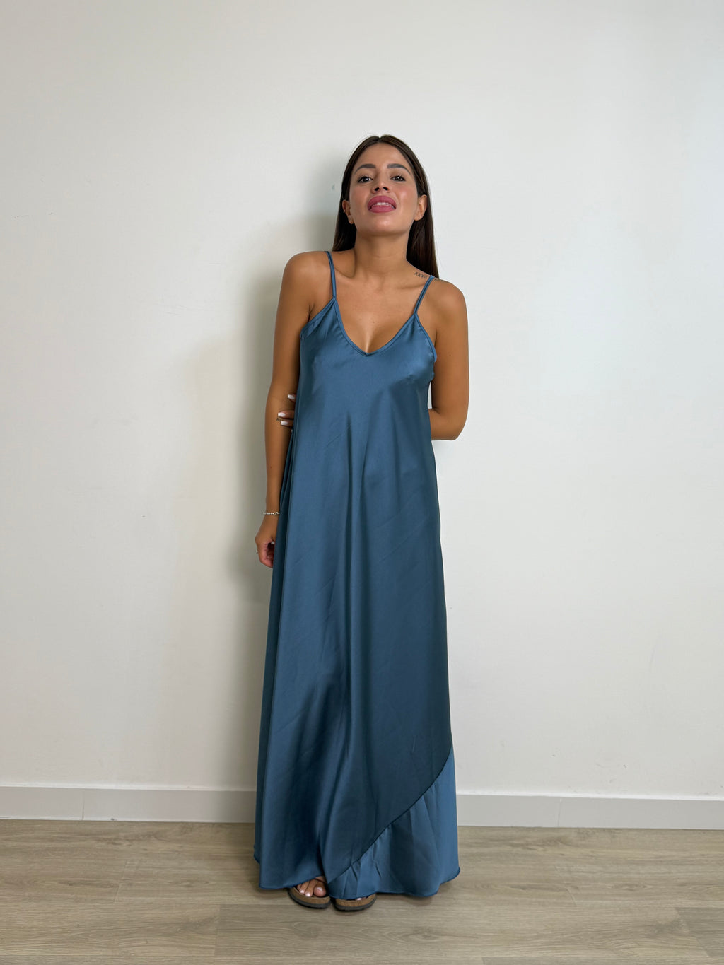 Abito in raso scollo V
