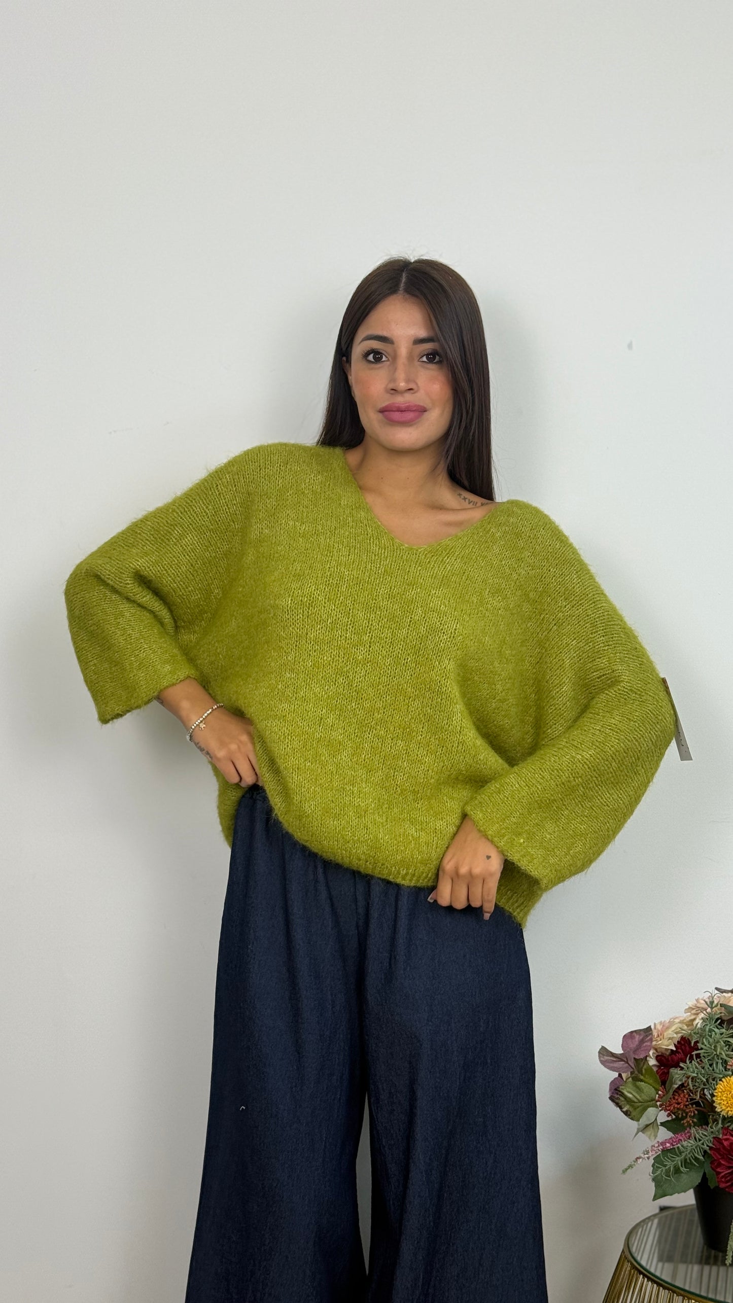Maglione scollo a V con spalle cadenti