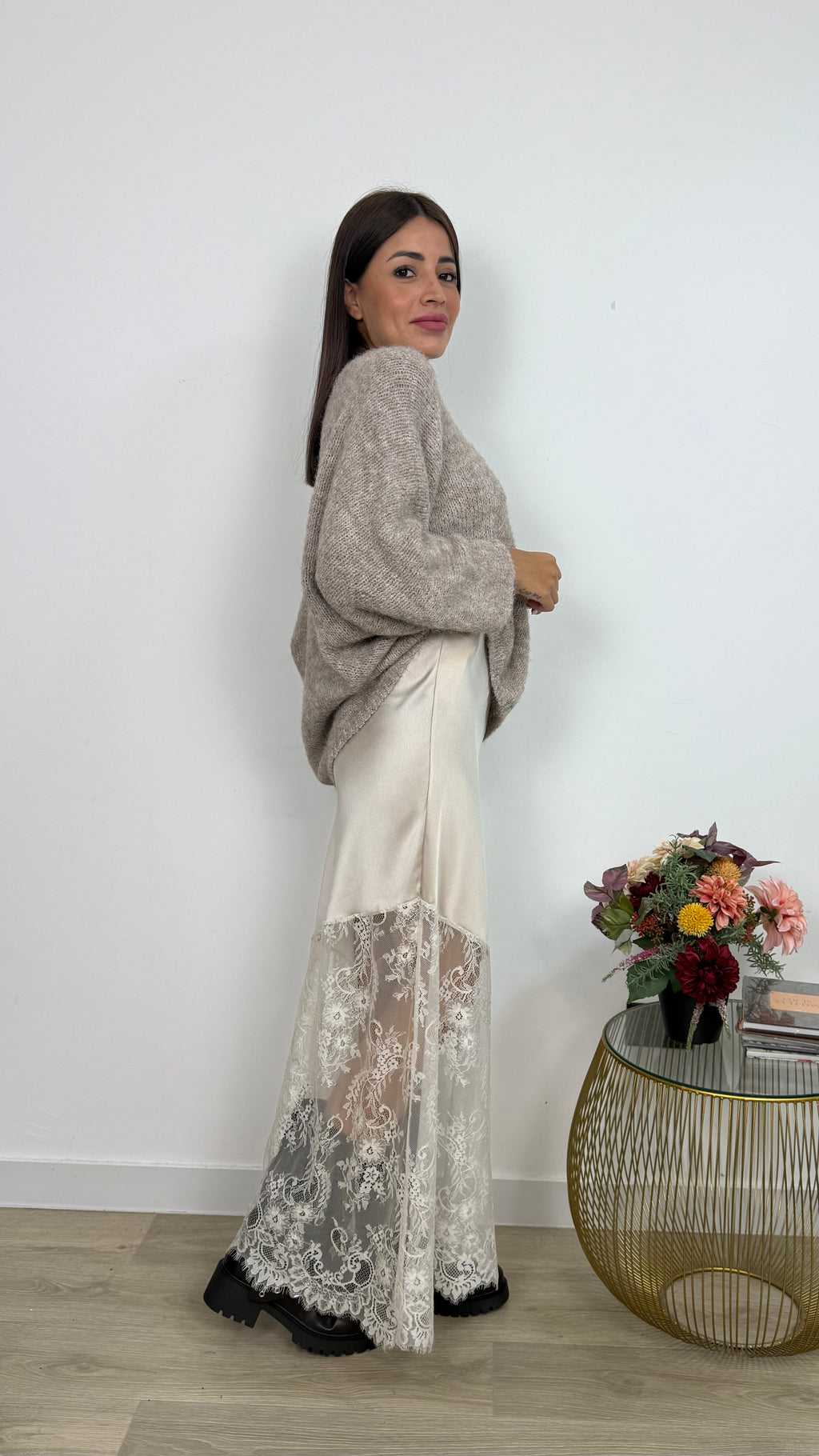 Gonna satin con pizzo