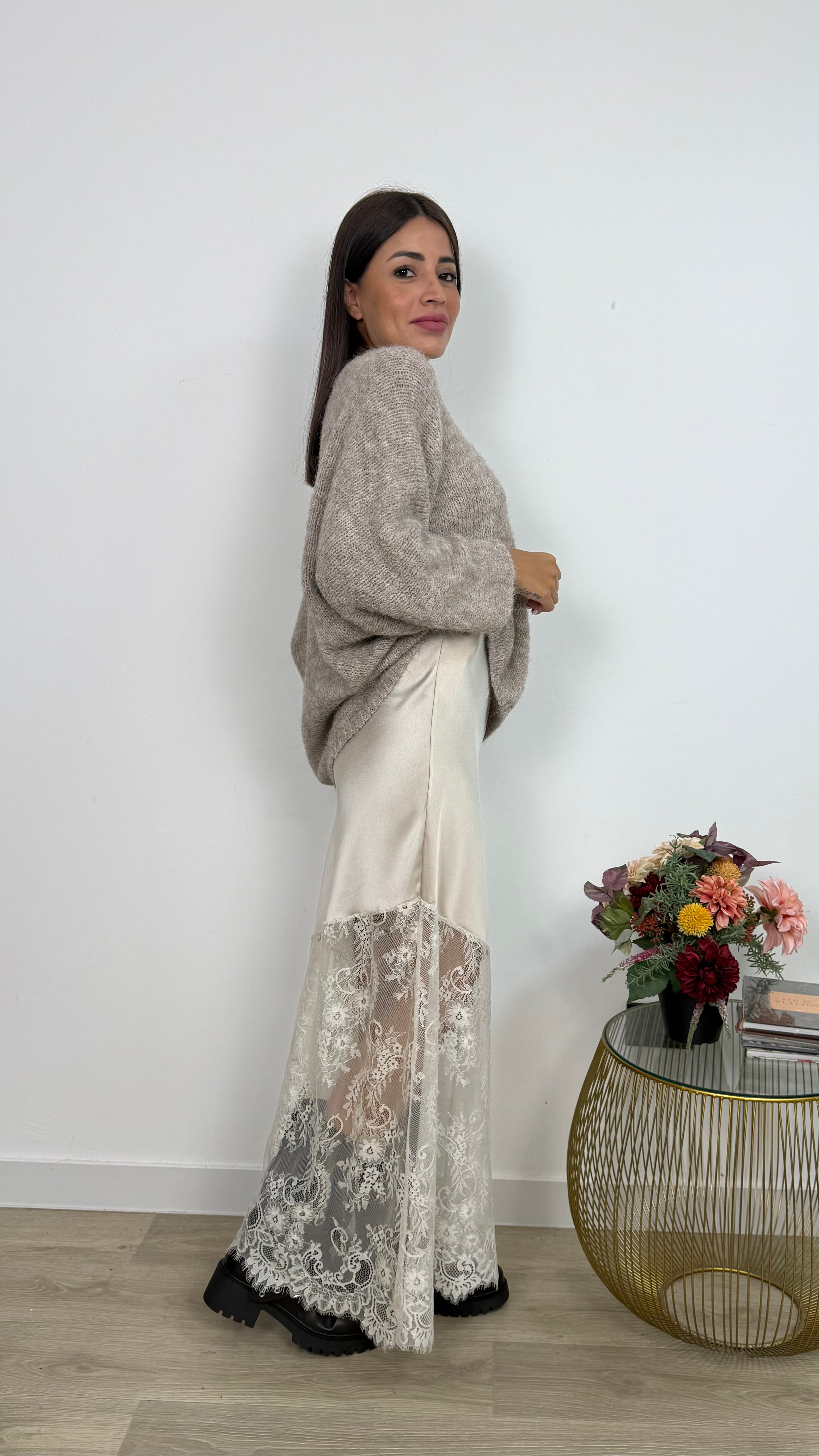 Gonna satin con pizzo