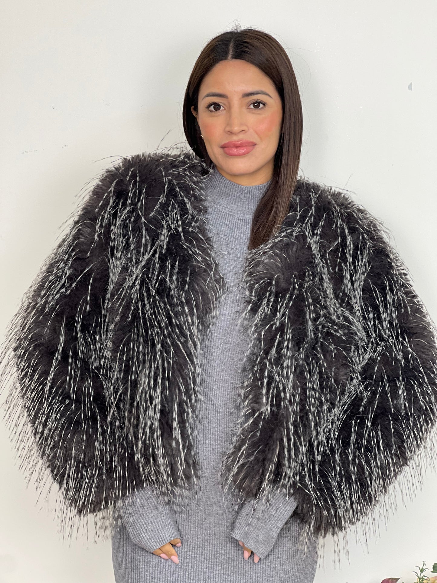 Pelliccia Nera Screziata Corta