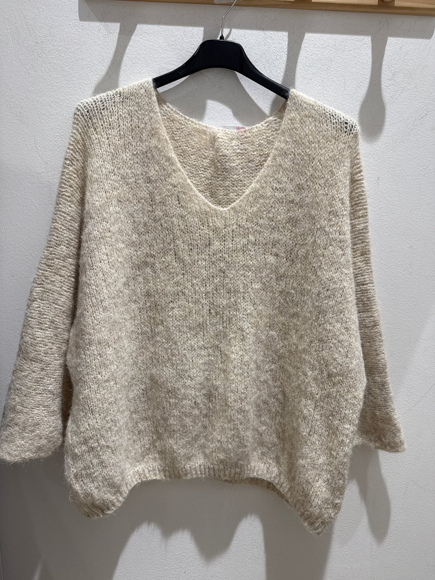 Maglione scollo a V con spalle cadenti
