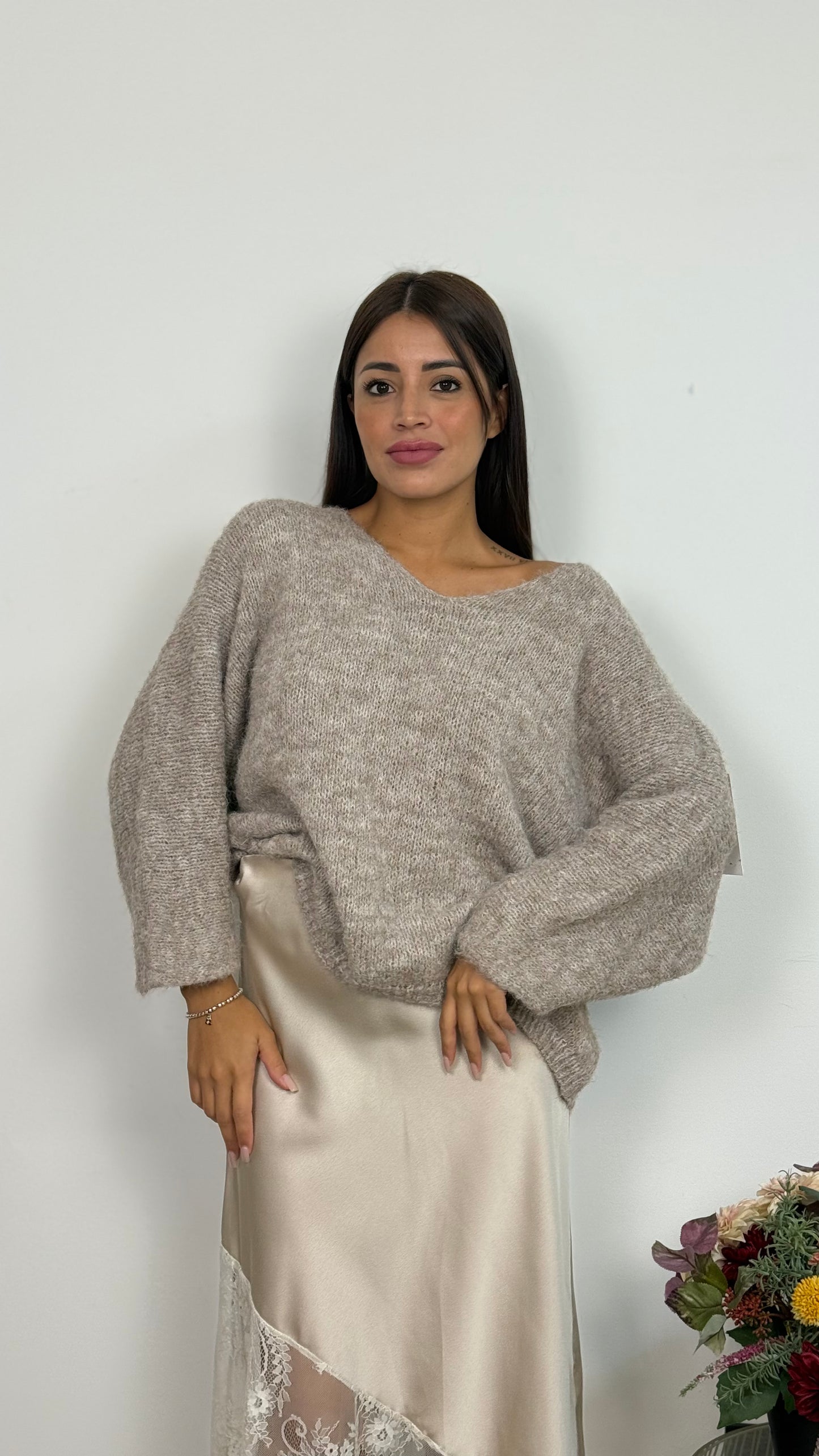 Maglione scollo a V con spalle cadenti