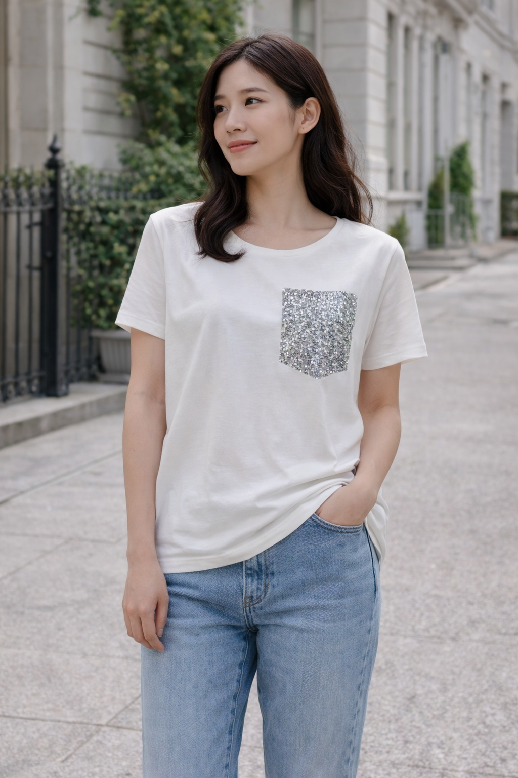 T-shirt over con taschino finto brillantinato