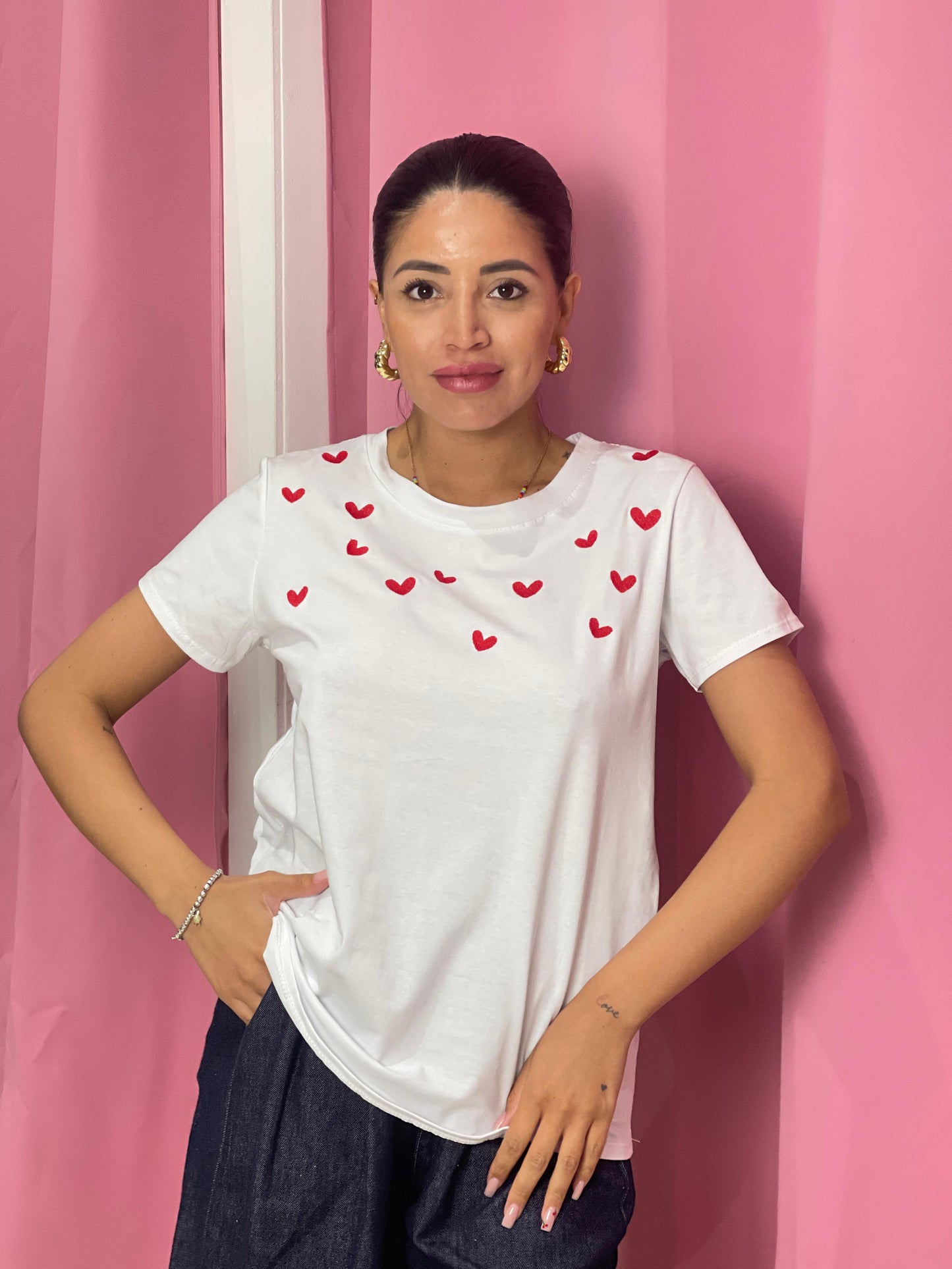 T-shirt tanti cuori ricamato