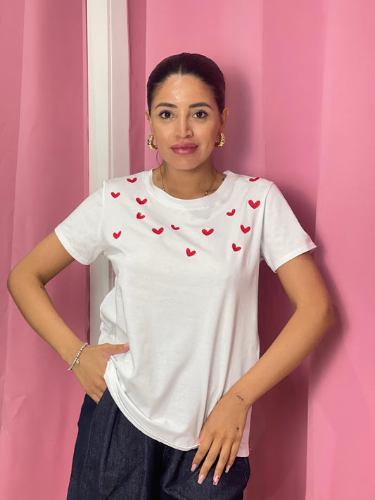 T-shirt tanti cuori ricamato