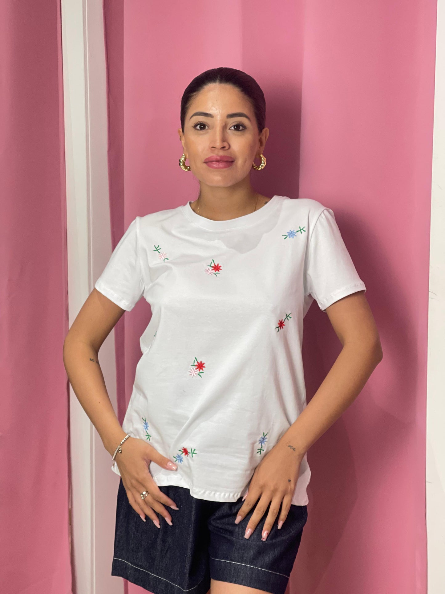 T-shirt flower ricamato