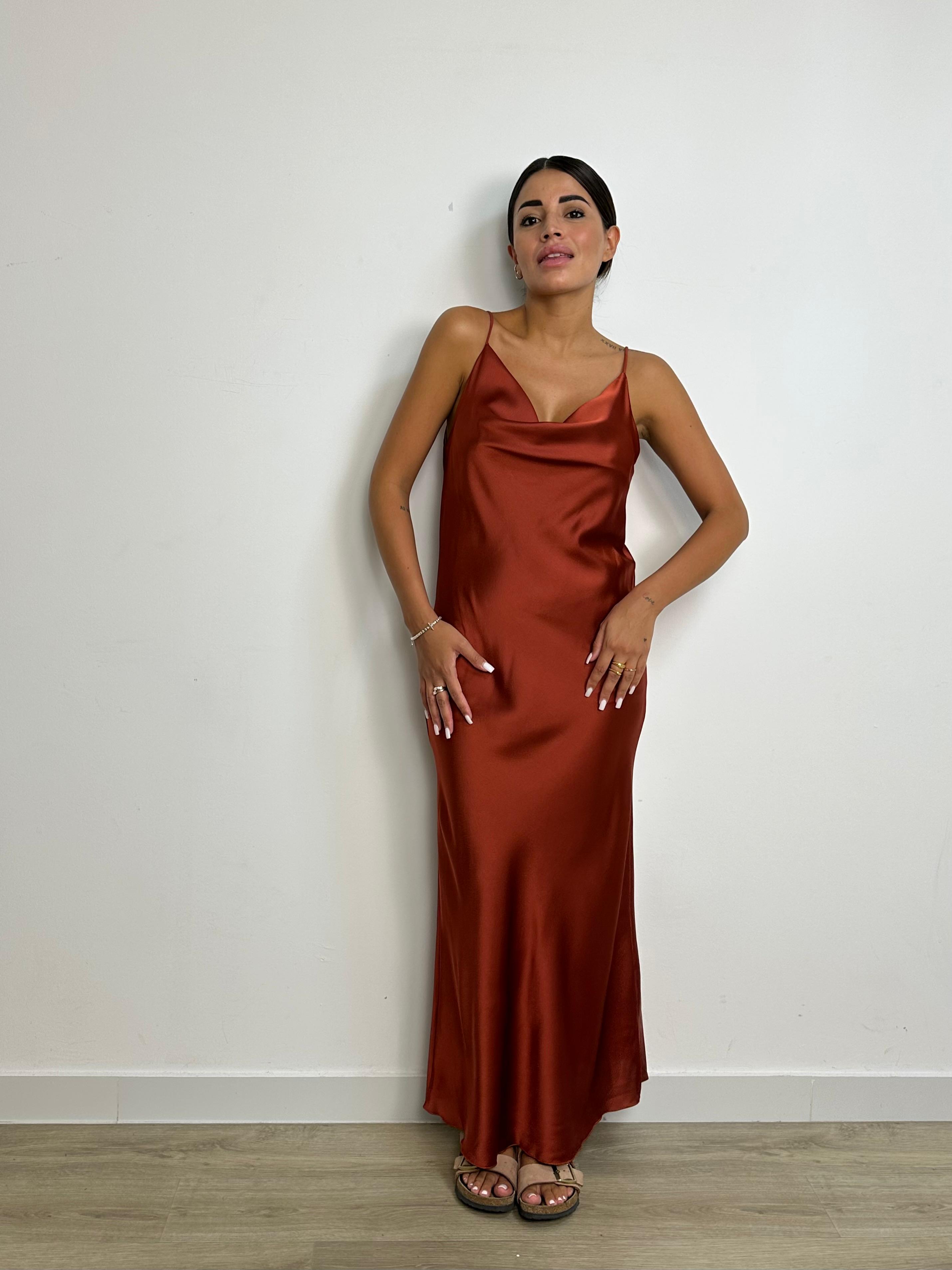 Abito semplice in raso